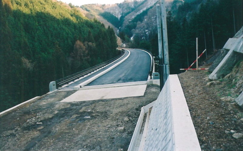 ふるさと農道緊急整備事業　久々野・高山地区　高山工区２号橋床版